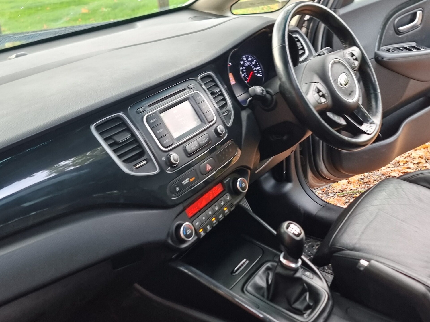 Used Kia Carens 2015 for sale - 76324059: Photo 37