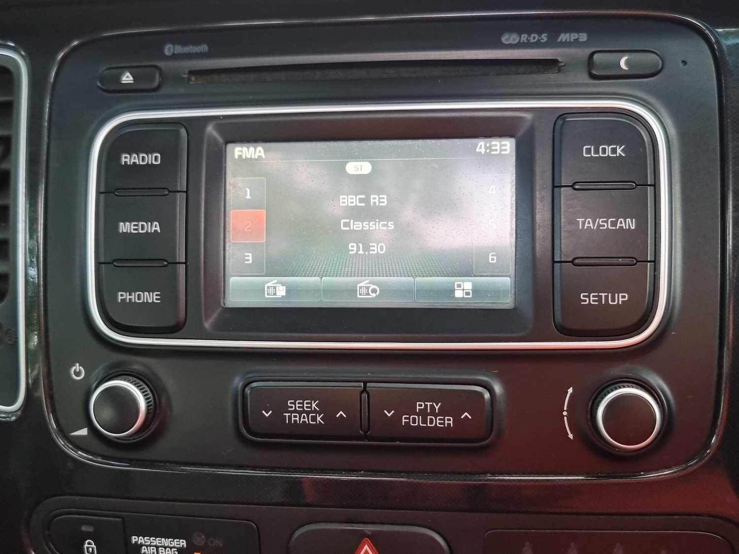 Used Kia Carens 2015 for sale - 76324059: Photo 40