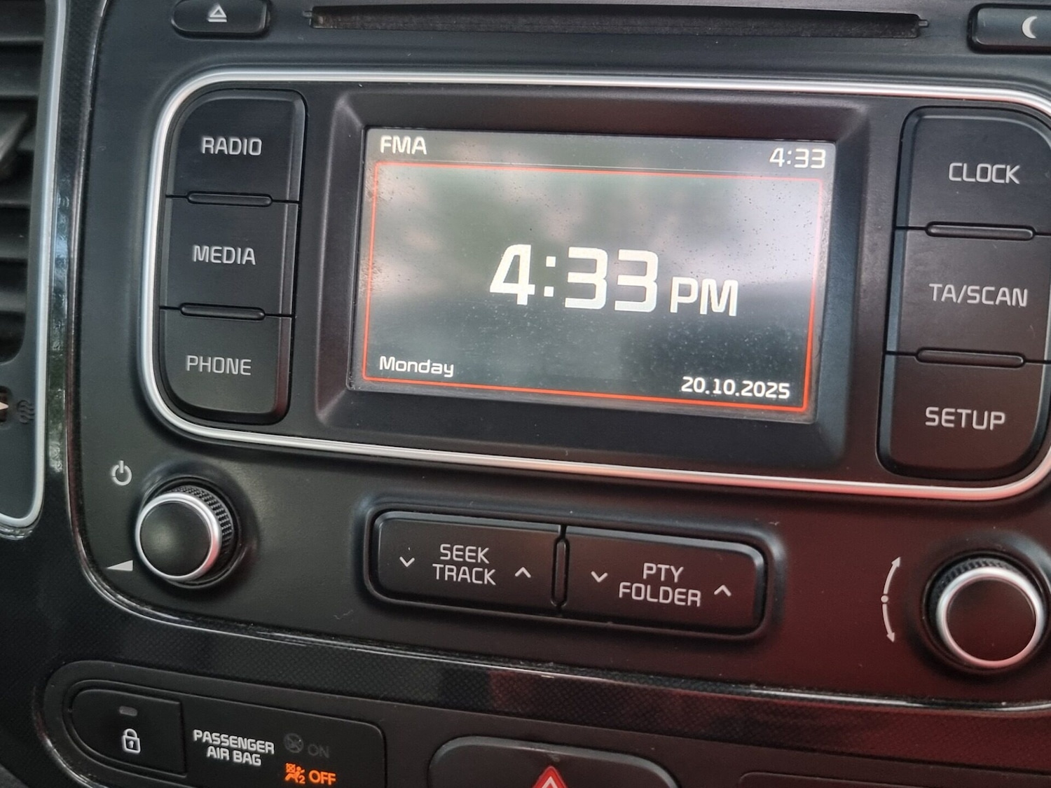 Used Kia Carens 2015 for sale - 76324059: Photo 42