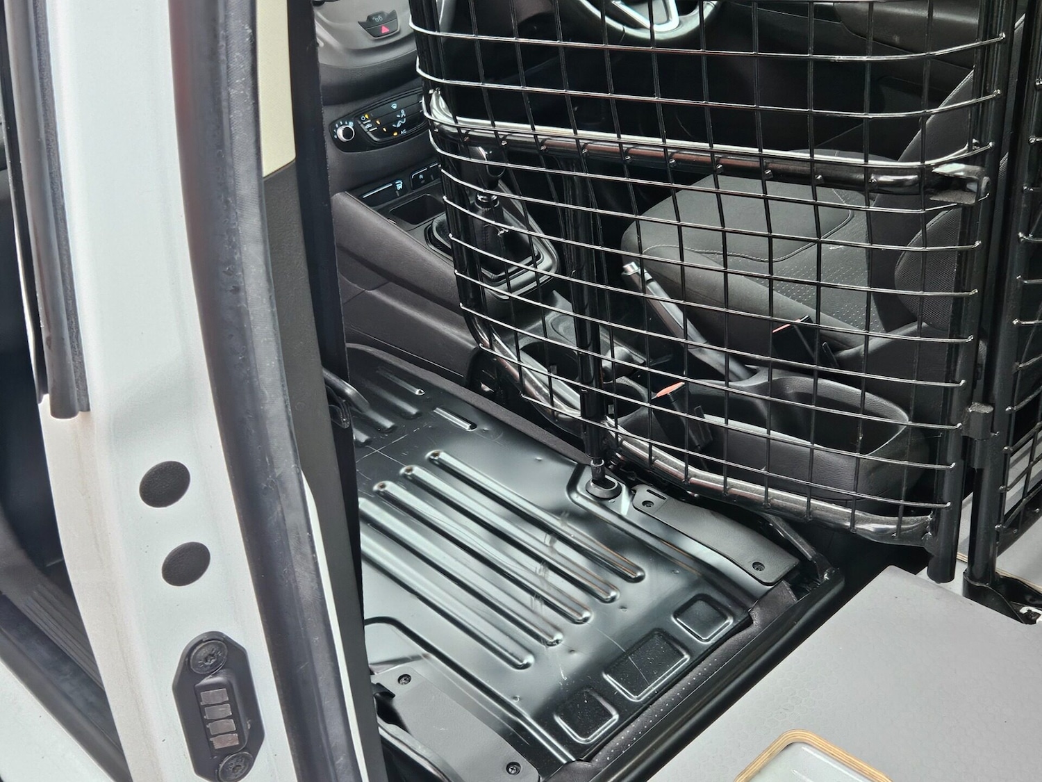 Used Ford Transit Courier 2019 for sale - 77048325: Photo 32