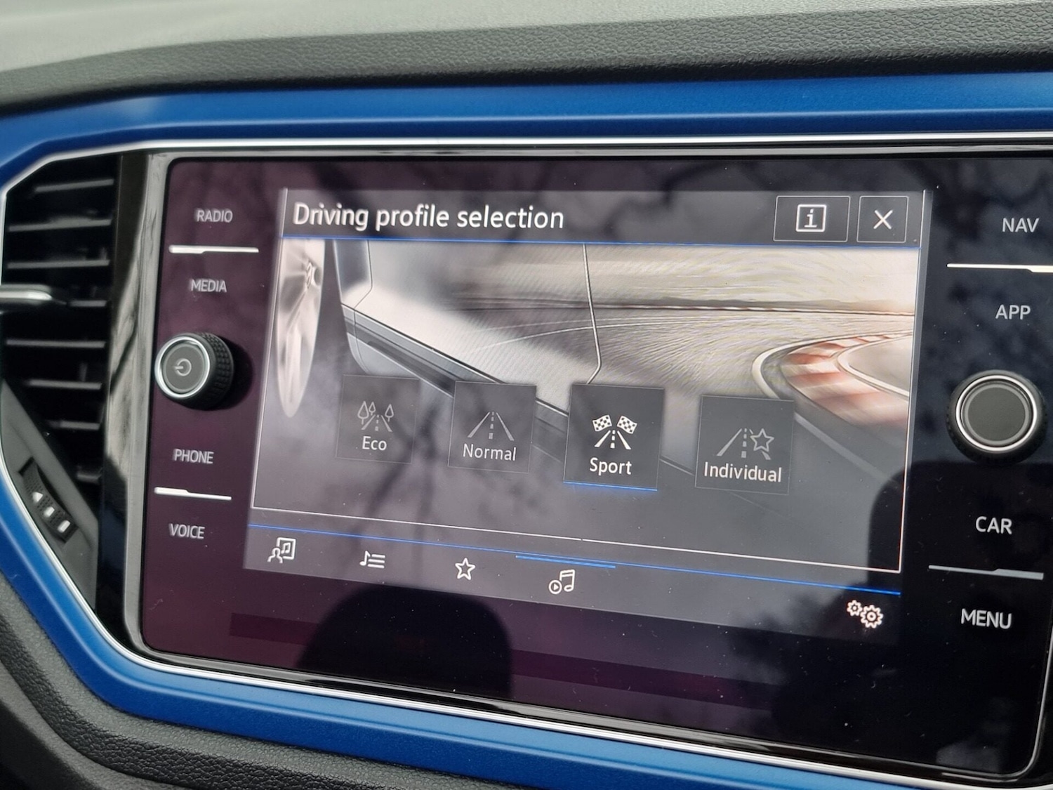 Used Volkswagen T-Roc 2022 for sale - 77649939: Photo 35