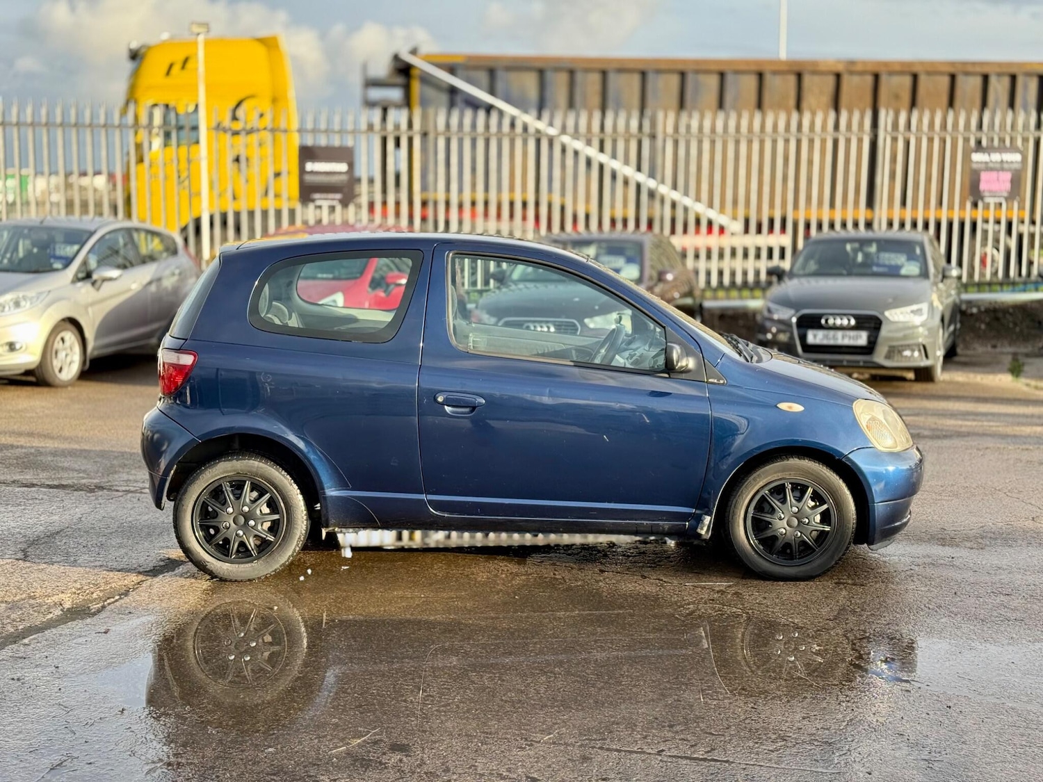 Used Toyota Yaris 2002 for sale - 76573111: Photo 10