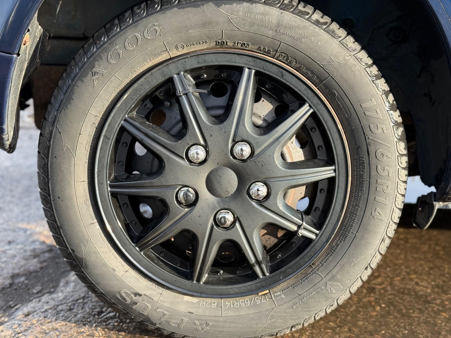 Used Toyota Yaris 2002 for sale - 76573111: Photo 19