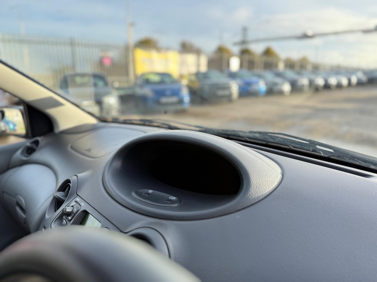 Used Toyota Yaris 2002 for sale - 76573111: Photo 28