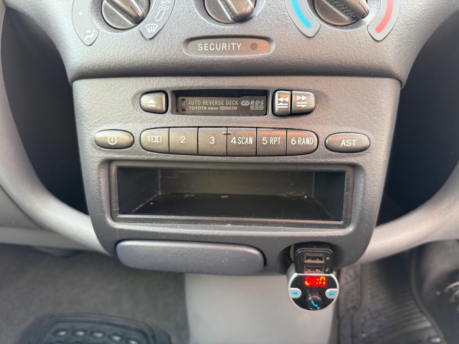 Used Toyota Yaris 2002 for sale - 76573111: Photo 29