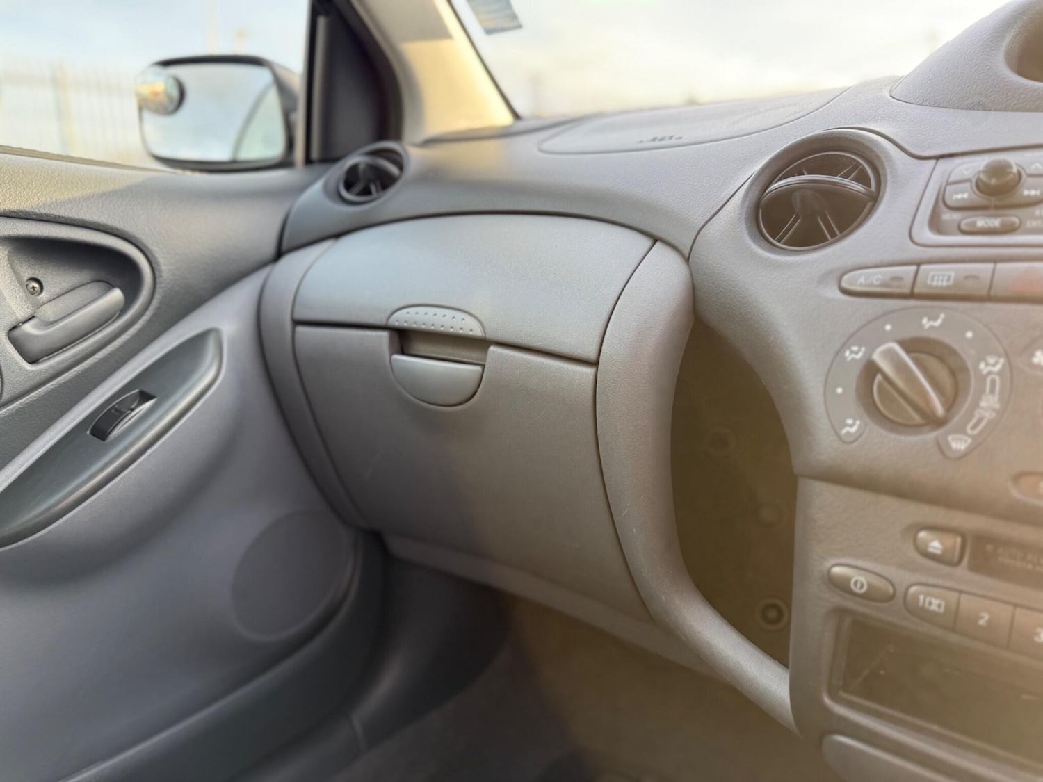 Used Toyota Yaris 2002 for sale - 76573111: Photo 39