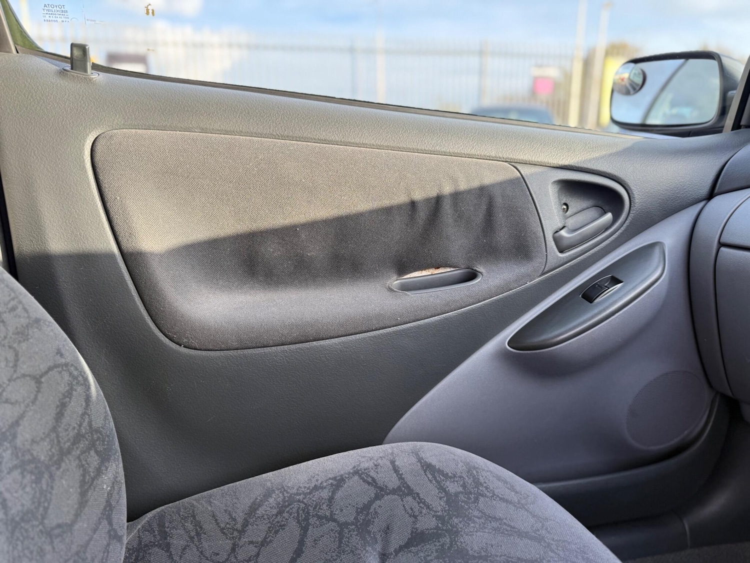 Used Toyota Yaris 2002 for sale - 76573111: Photo 40