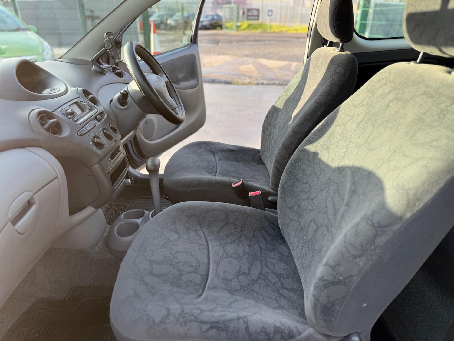 Used Toyota Yaris 2002 for sale - 76573111: Photo 50