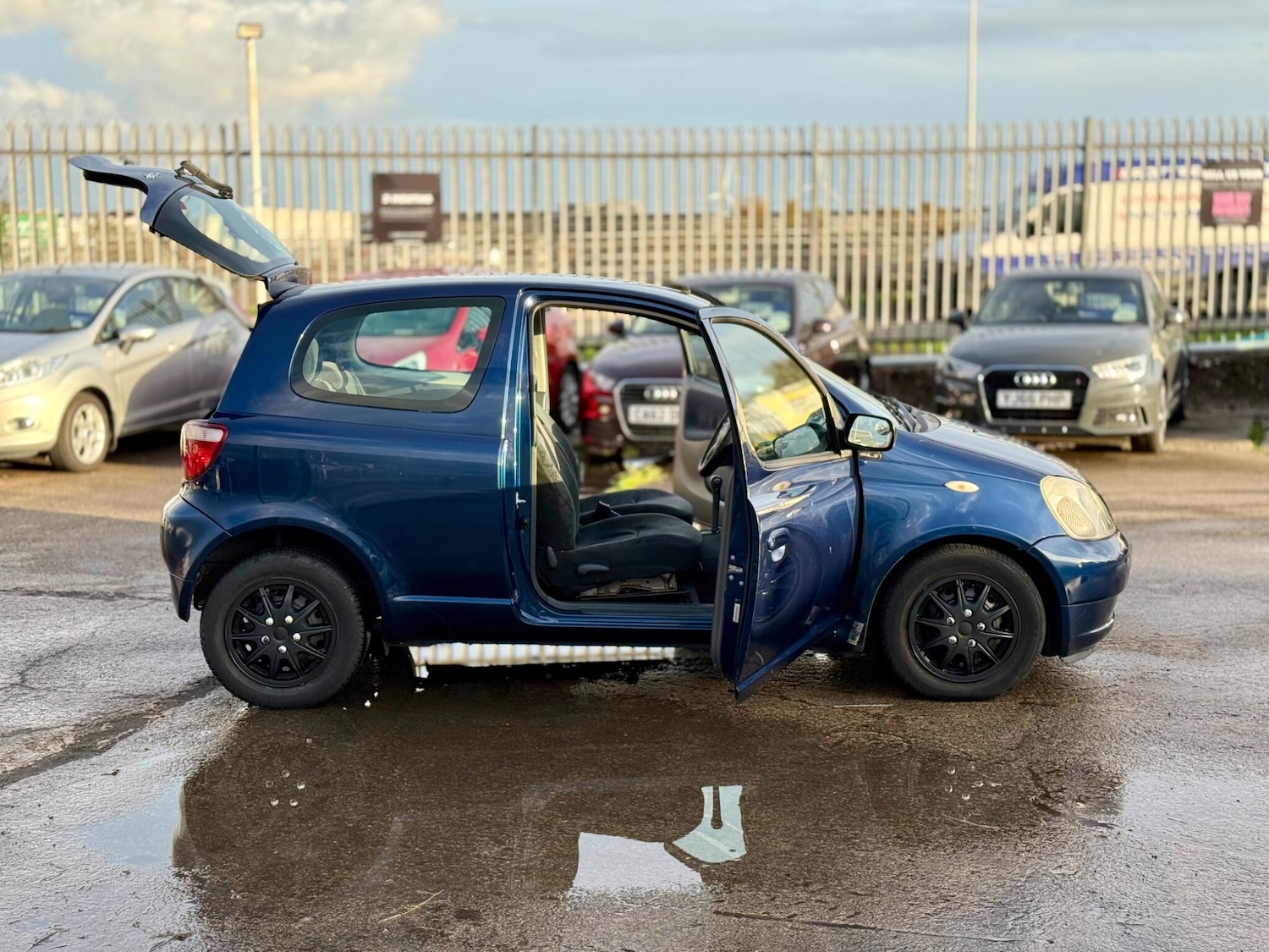 Used Toyota Yaris 2002 for sale - 76573111: Photo 63