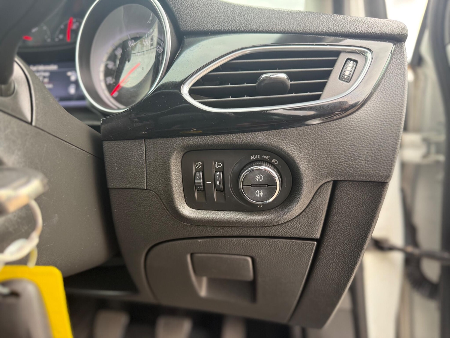 Used Vauxhall Astra 2018 for sale - 76472908: Photo 33