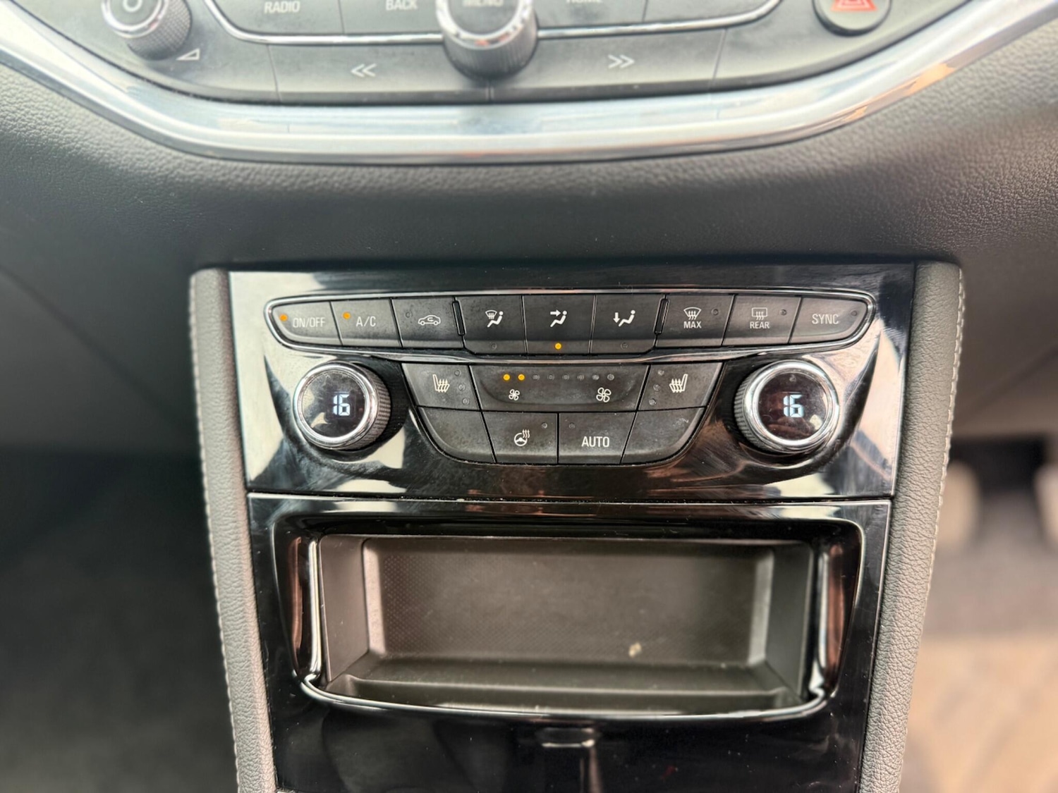 Used Vauxhall Astra 2018 for sale - 76472908: Photo 45