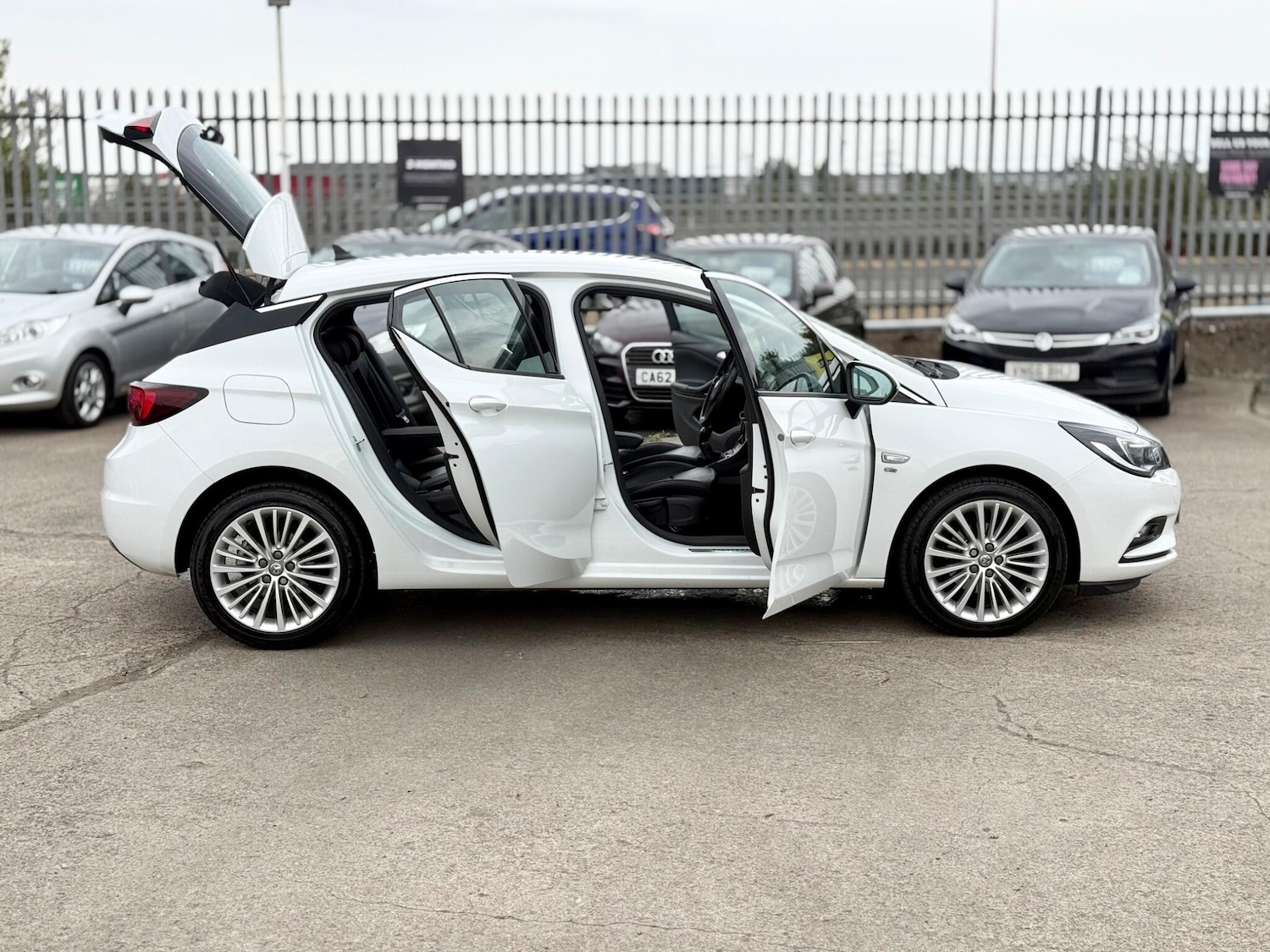 Used Vauxhall Astra 2018 for sale - 76472908: Photo 74