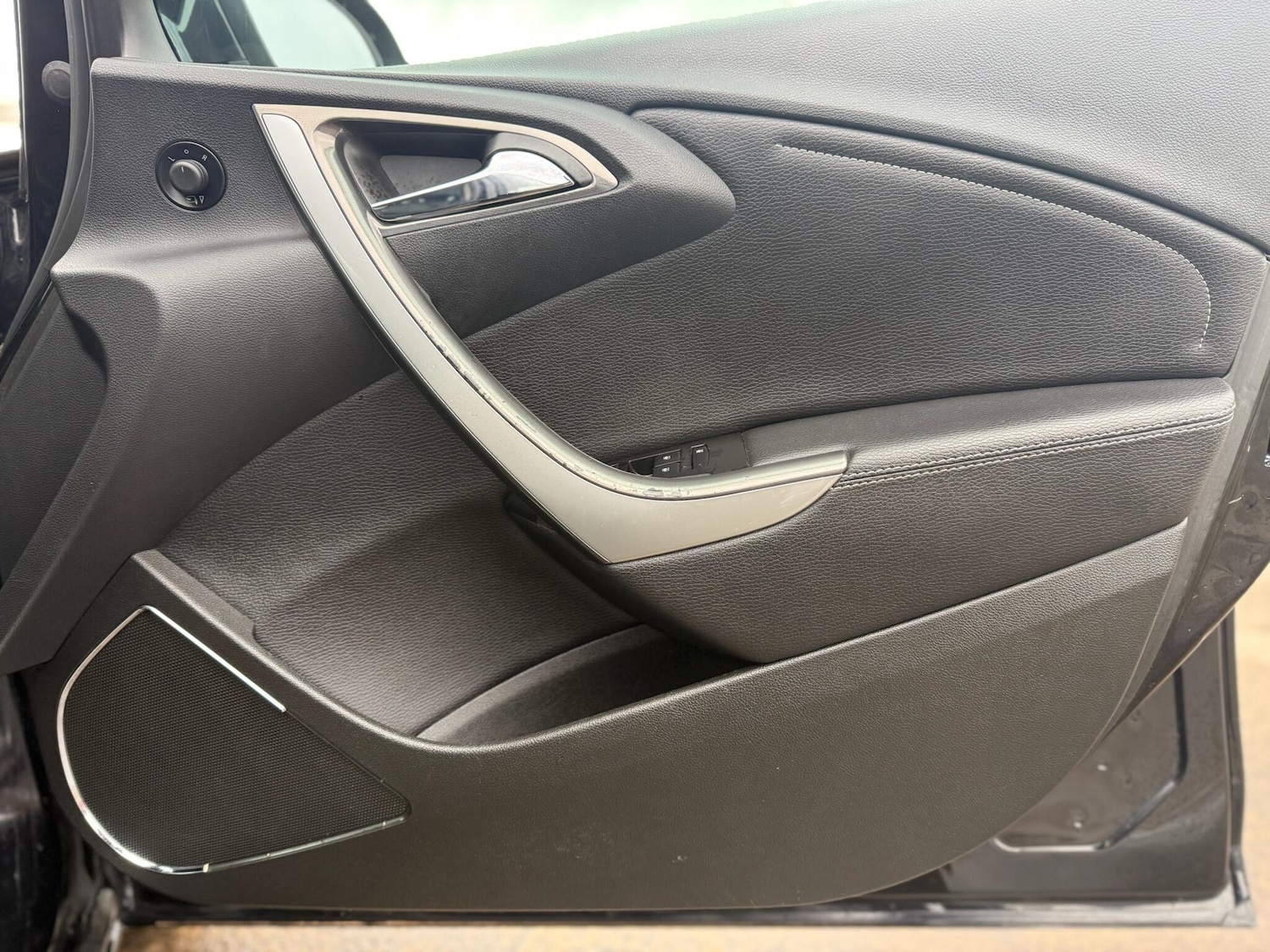 Used Vauxhall Astra 2011 for sale - 77344697: Photo 24