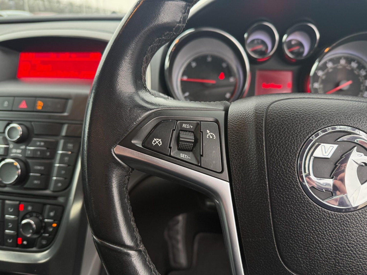 Used Vauxhall Astra 2011 for sale - 77344697: Photo 37