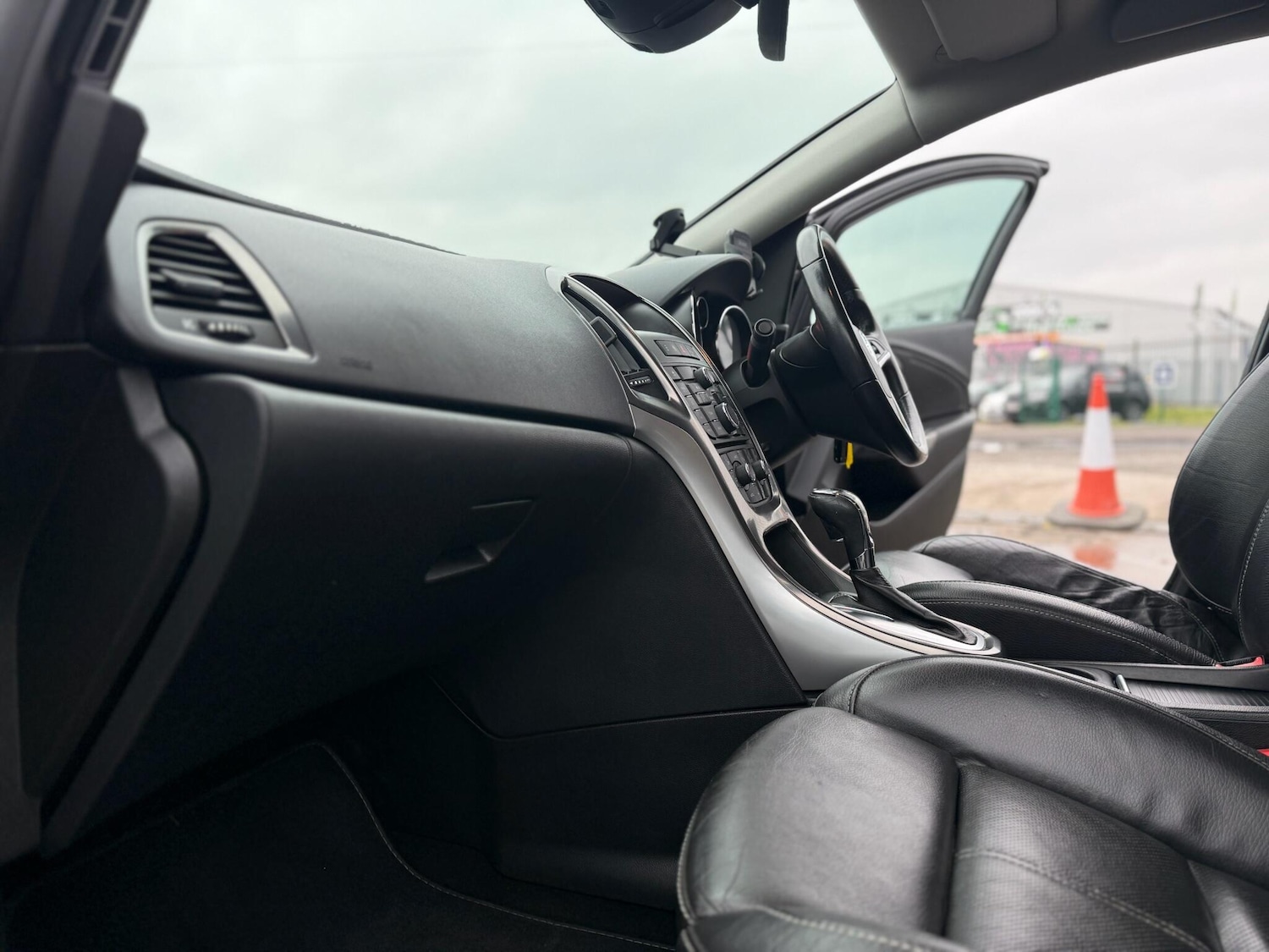 Used Vauxhall Astra 2011 for sale - 77344697: Photo 71