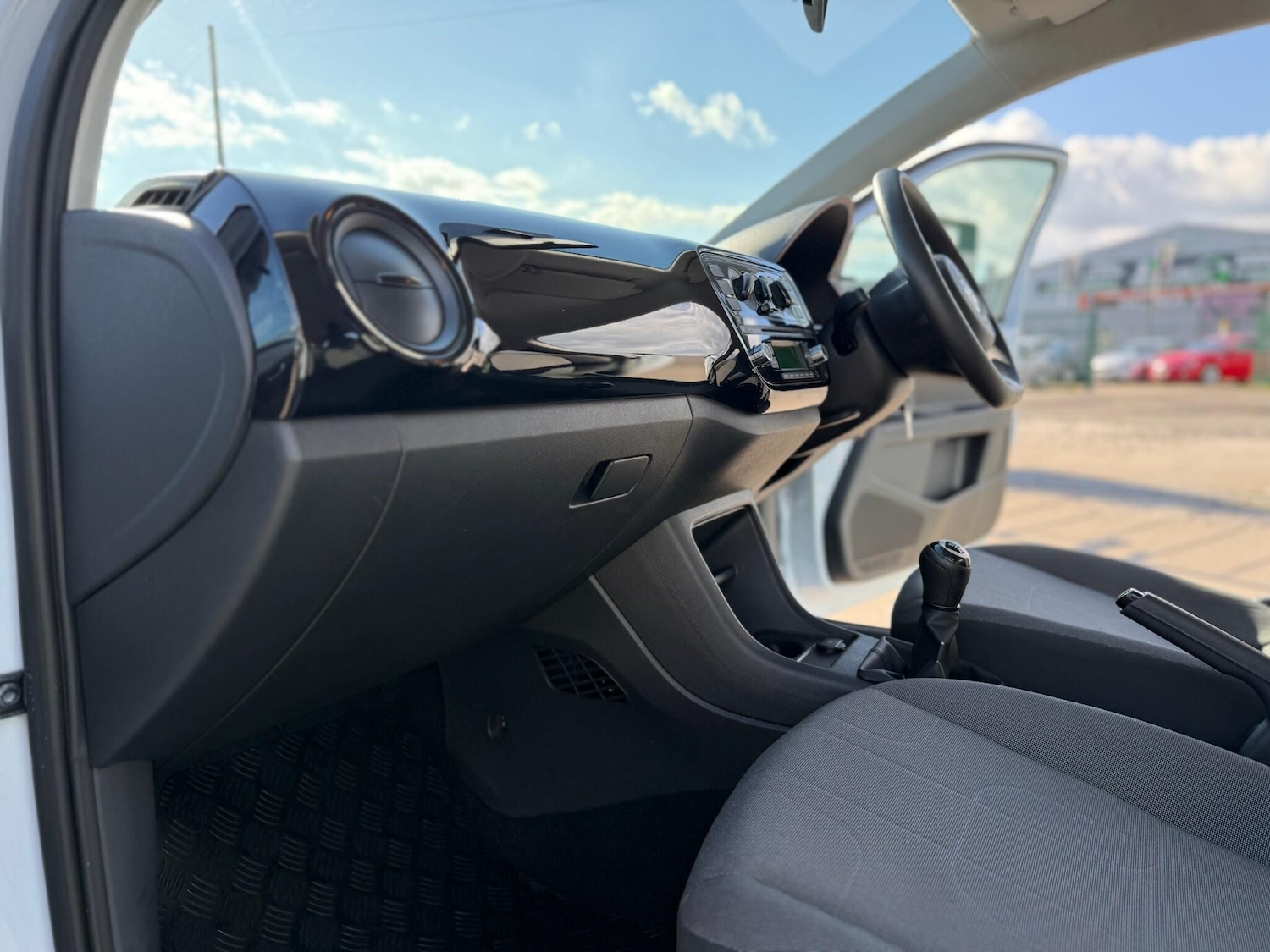 Used Volkswagen up! 2012 for sale - 78115505: Photo 28