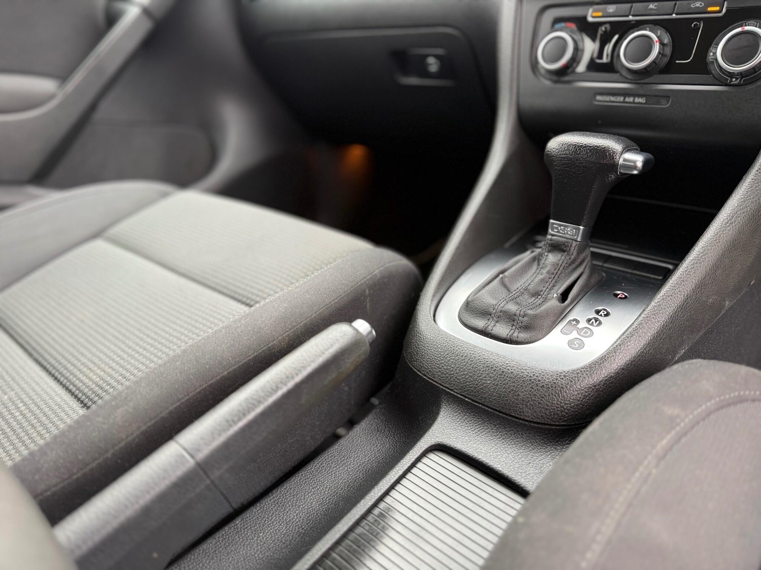 Used Volkswagen Golf 2010 for sale - 77091688: Photo 39