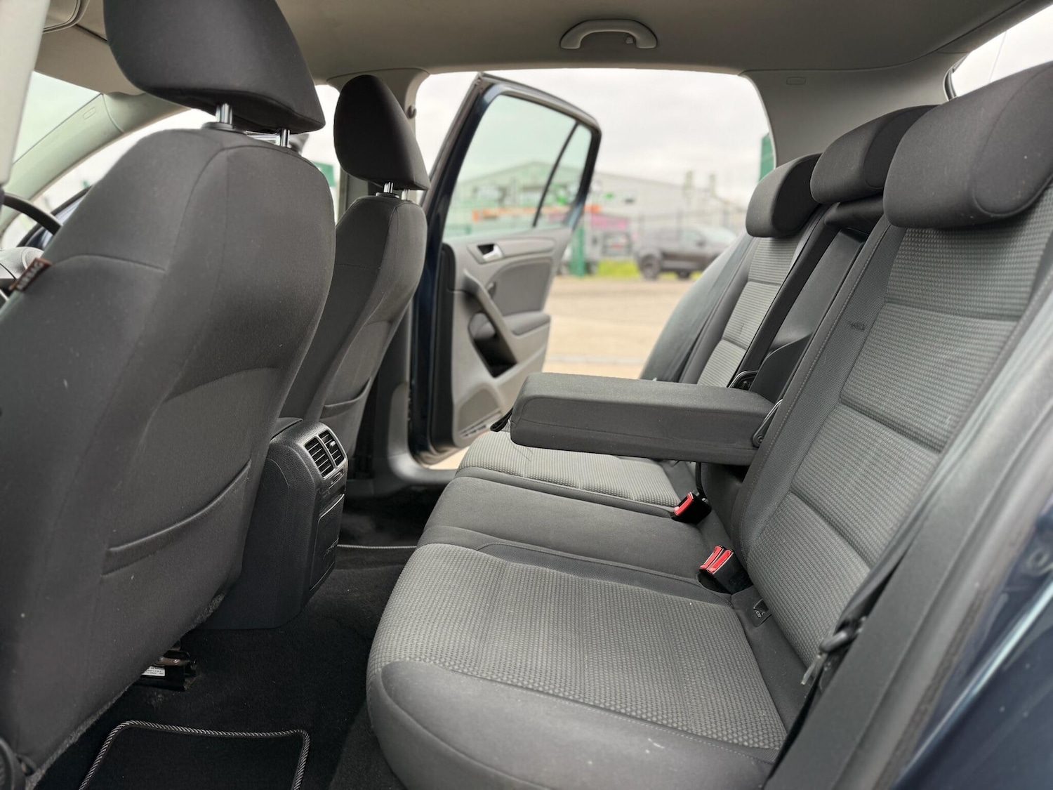 Used Volkswagen Golf 2010 for sale - 77091688: Photo 53