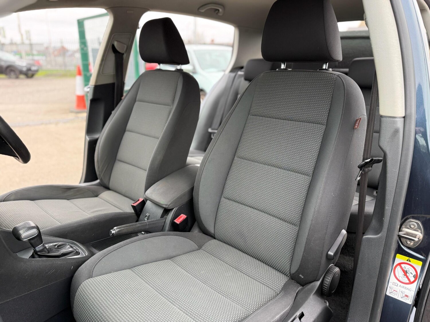 Used Volkswagen Golf 2010 for sale - 77091688: Photo 60