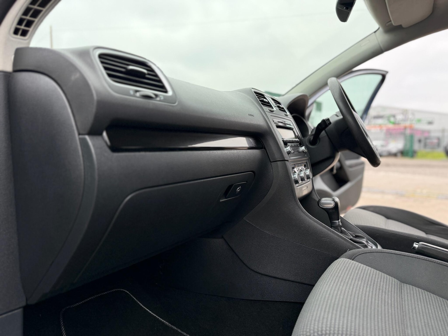 Used Volkswagen Golf 2010 for sale - 77091688: Photo 63