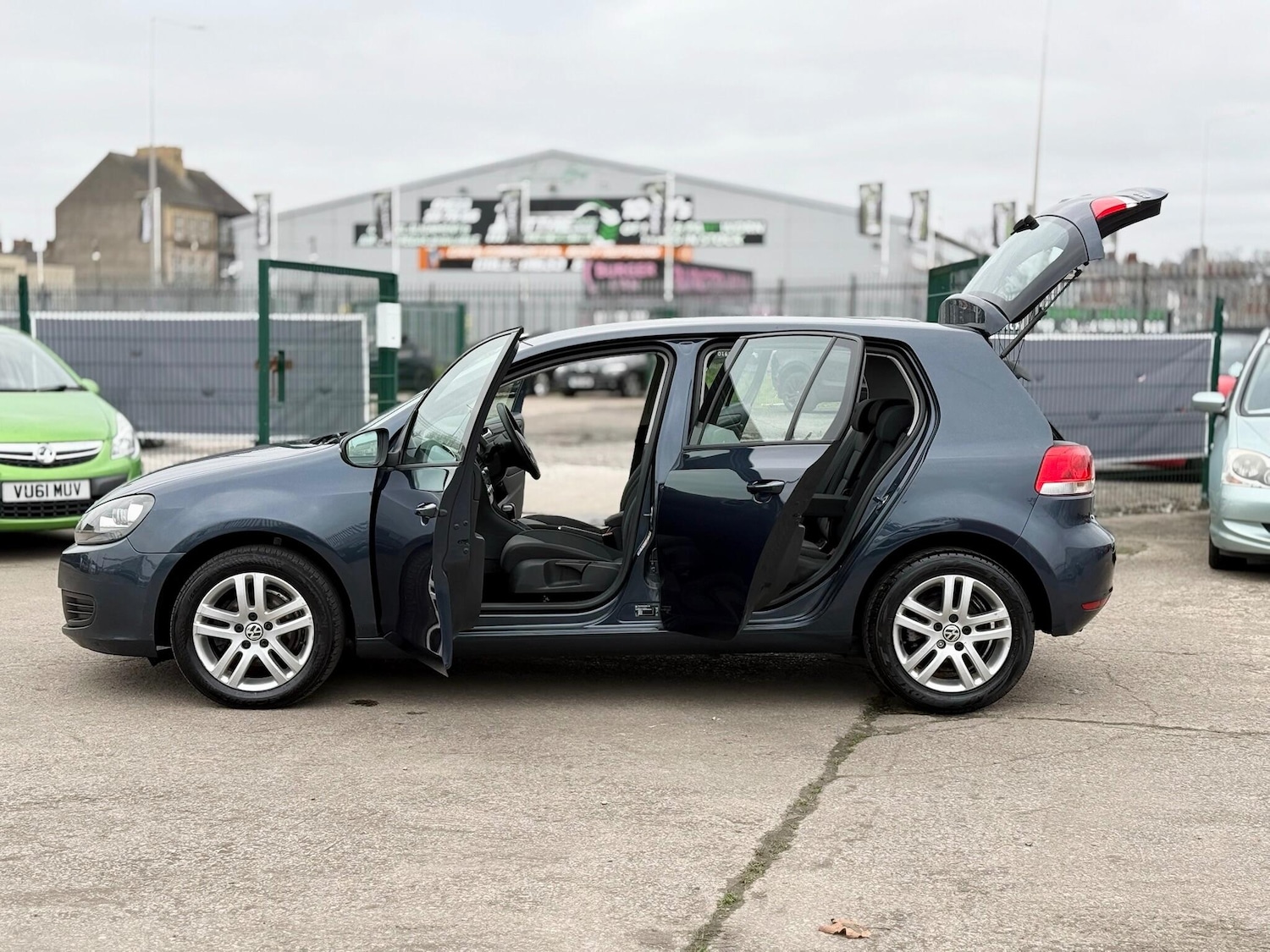 Used Volkswagen Golf 2010 for sale - 77091688: Photo 67