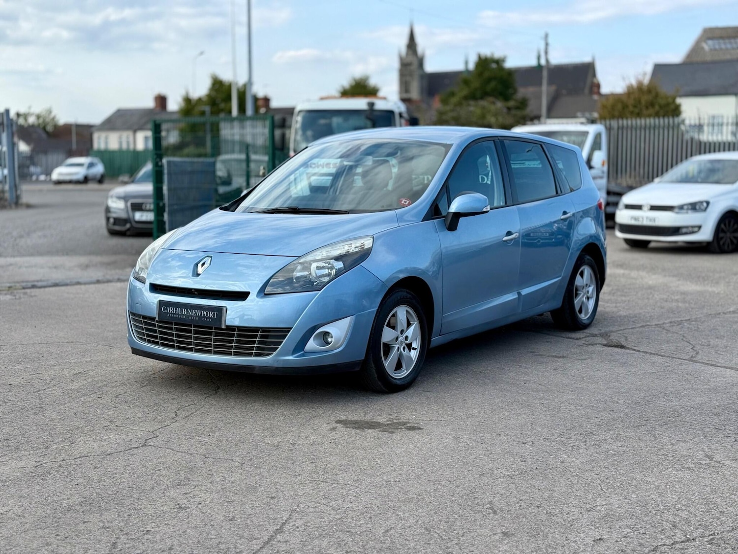 Used Renault Grand Scenic 2011 for sale - 75858141: Photo 2
