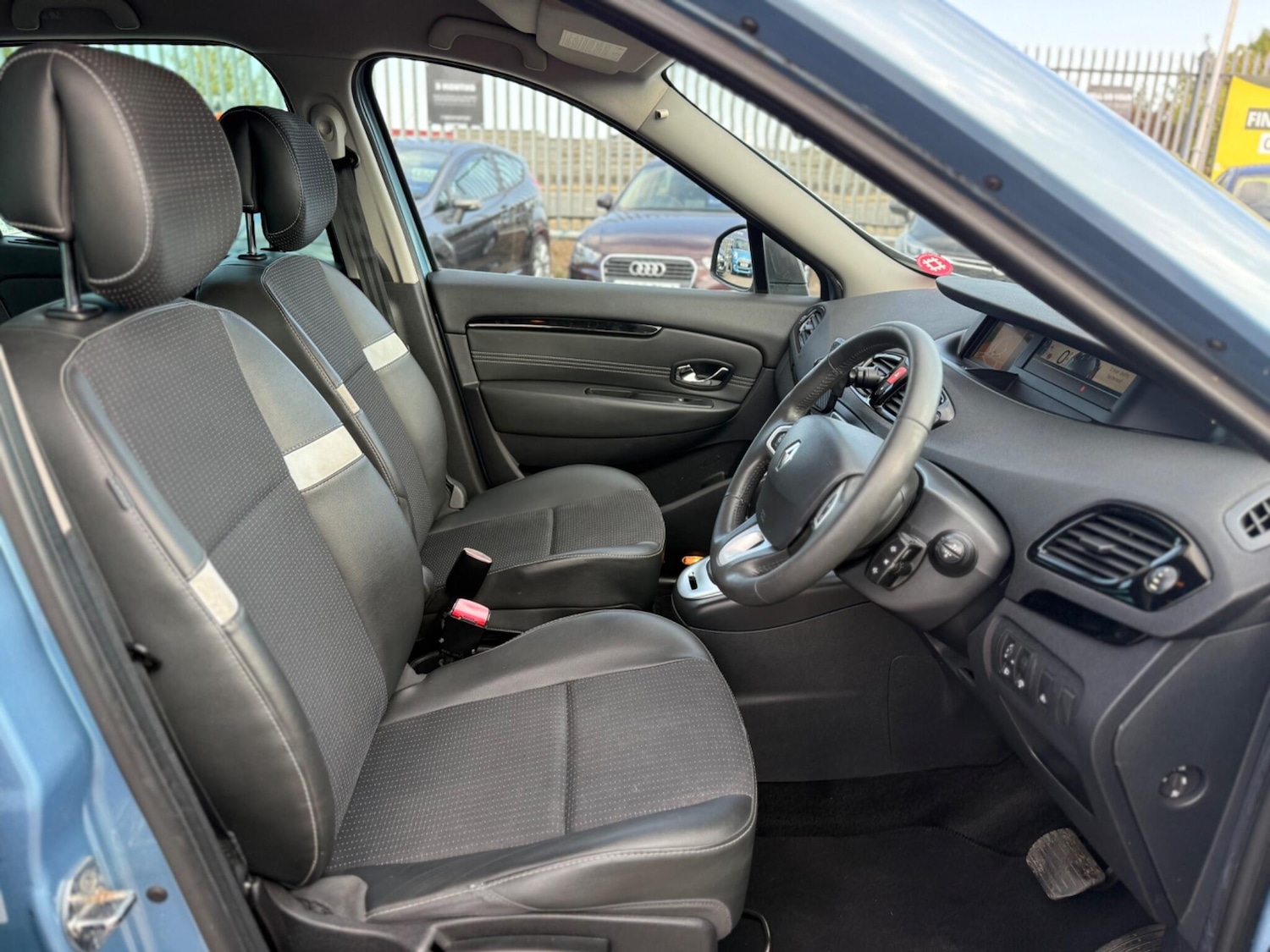 Used Renault Grand Scenic 2011 for sale - 75858141: Photo 25