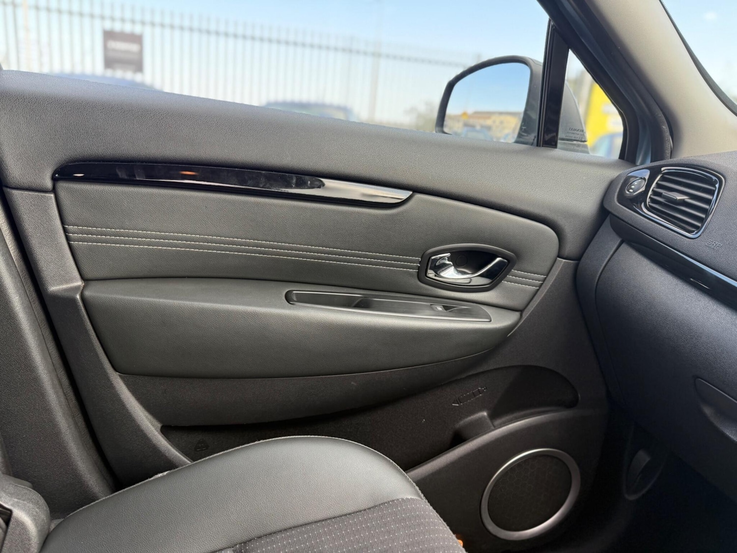 Used Renault Grand Scenic 2011 for sale - 75858141: Photo 45