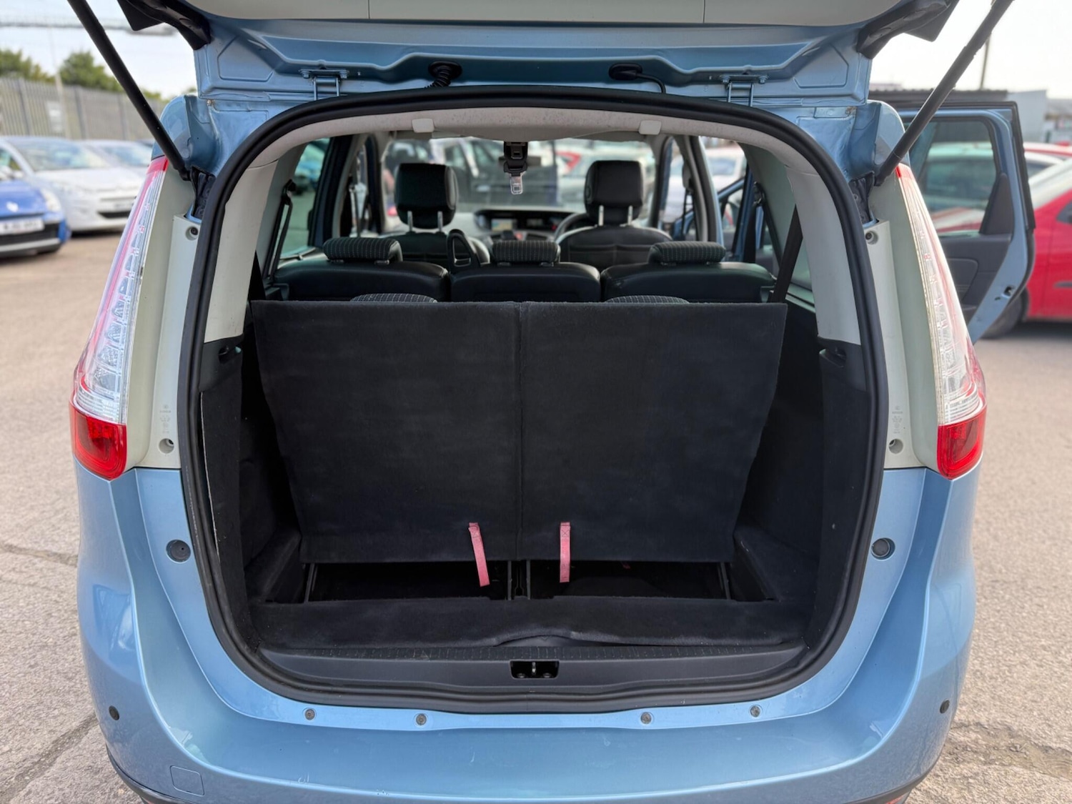 Used Renault Grand Scenic 2011 for sale - 75858141: Photo 60