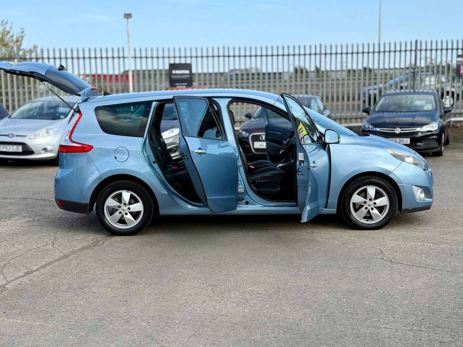 Used Renault Grand Scenic 2011 for sale - 75858141: Photo 81