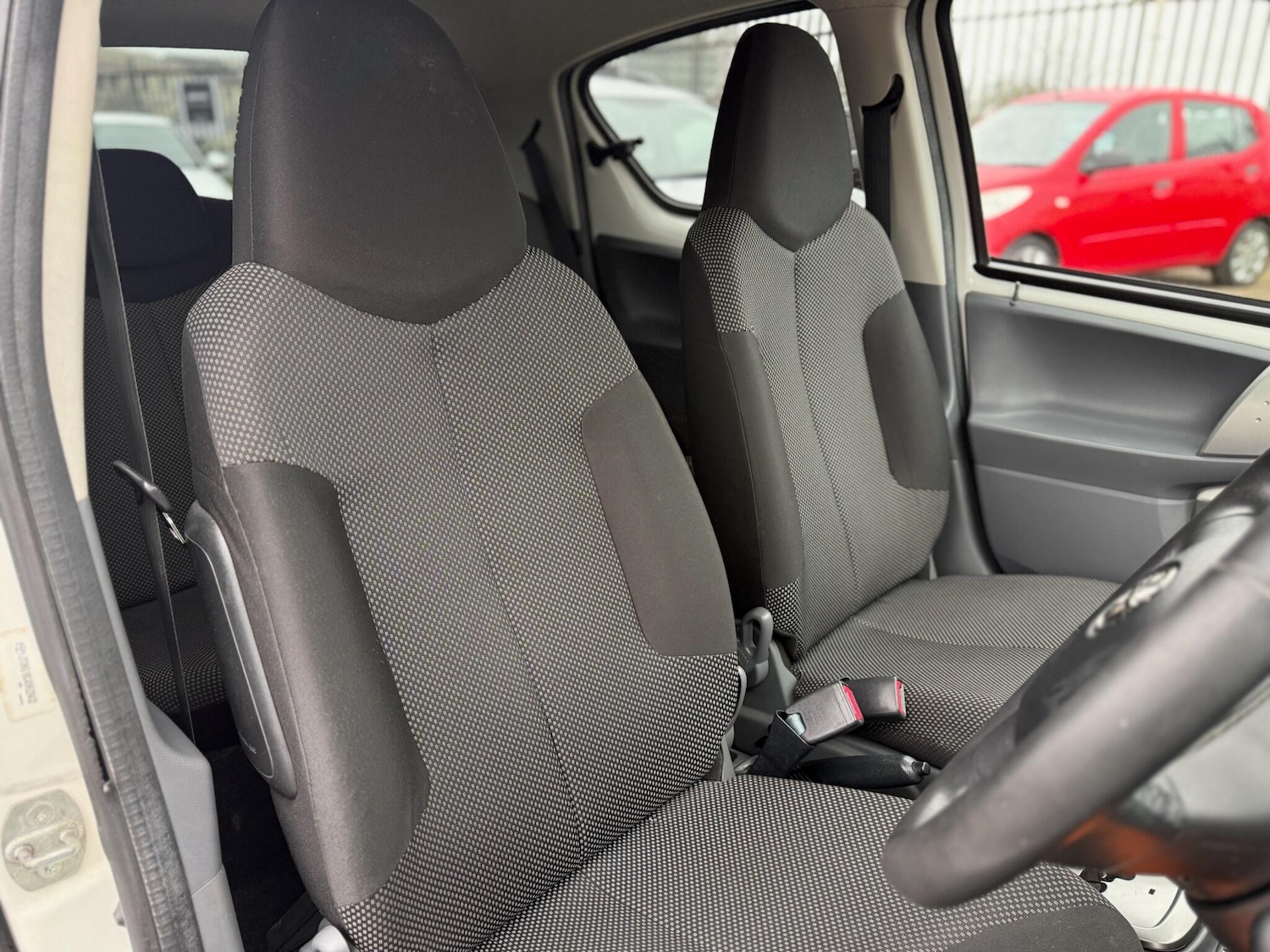 Used Toyota AYGO 2011 for sale - 77633479: Photo 27