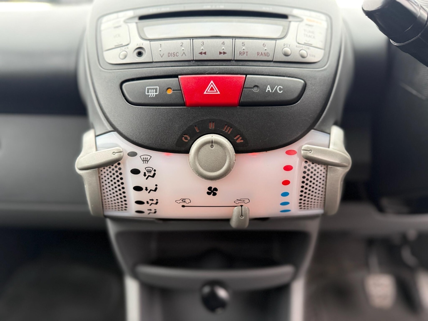 Used Toyota AYGO 2011 for sale - 77633479: Photo 39