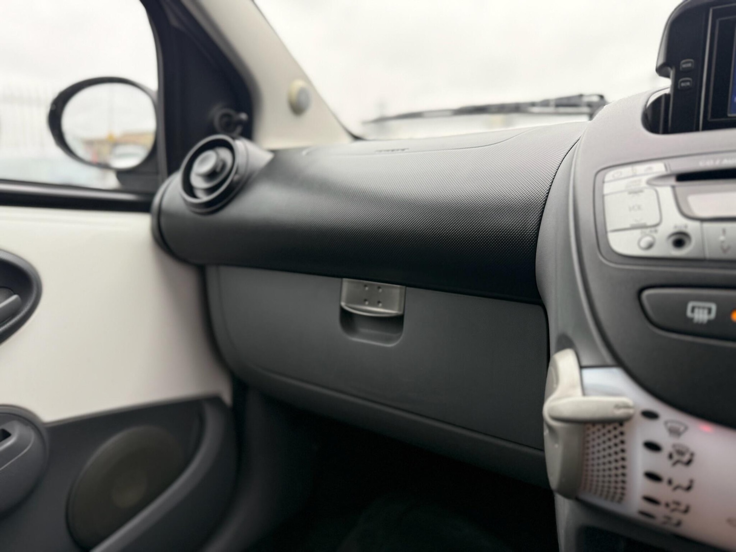 Used Toyota AYGO 2011 for sale - 77633479: Photo 44