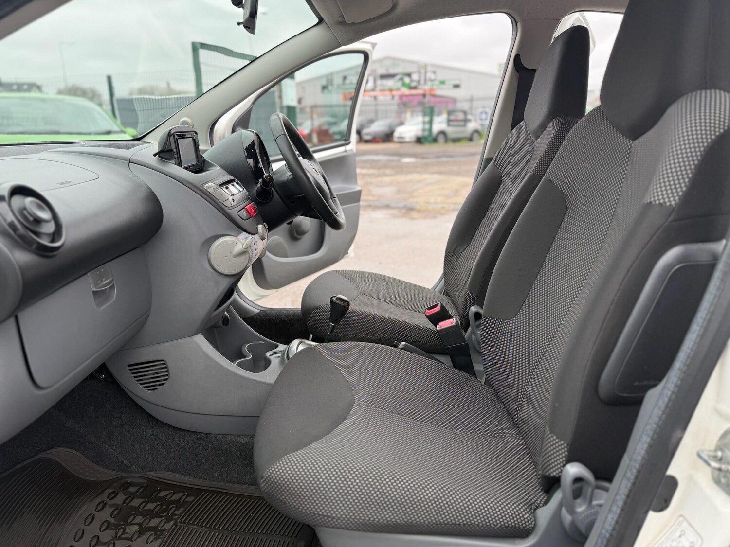 Used Toyota AYGO 2011 for sale - 77633479: Photo 64