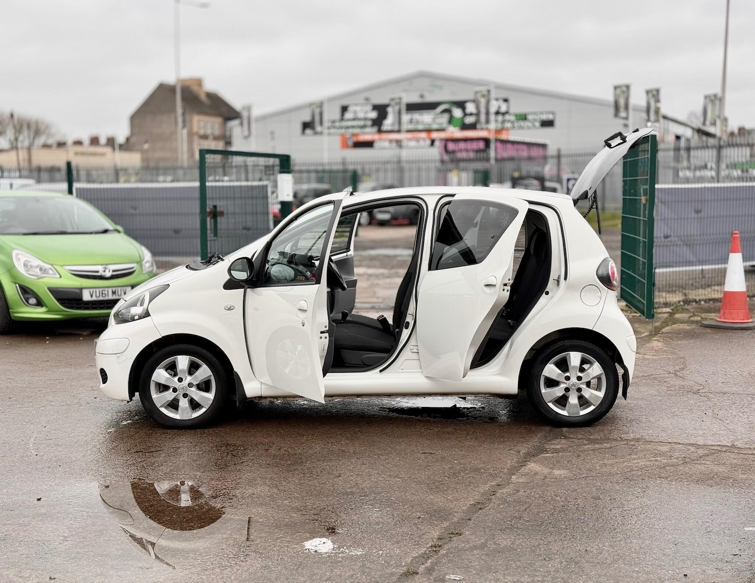 Used Toyota AYGO 2011 for sale - 77633479: Photo 70