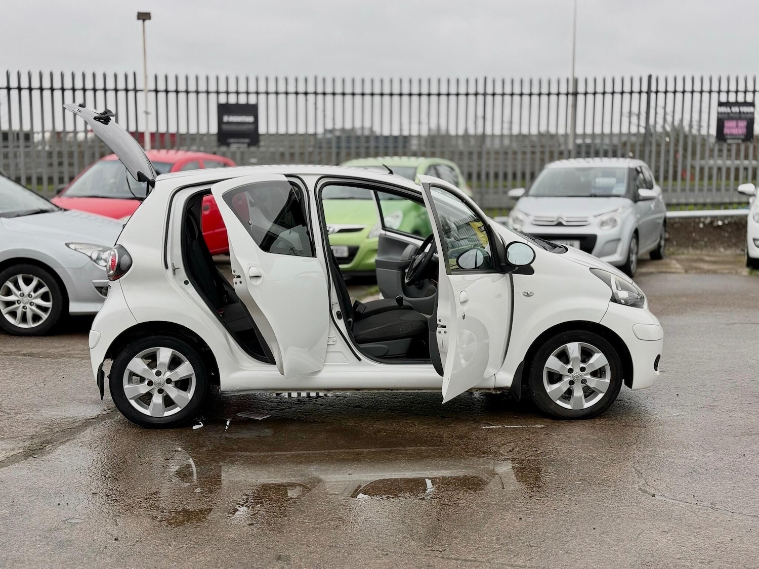 Used Toyota AYGO 2011 for sale - 77633479: Photo 72