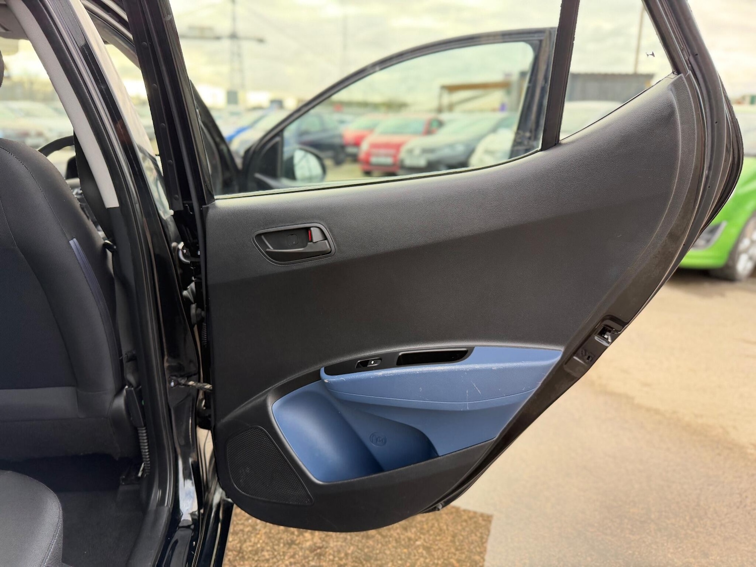 Used Hyundai i10 2014 for sale - 77060187: Photo 48