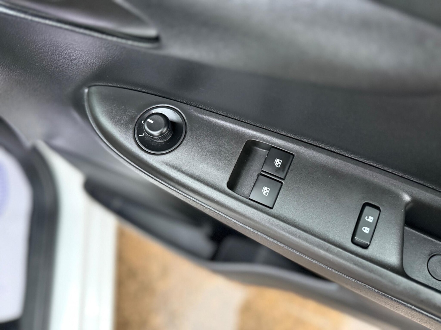 Used Vauxhall Viva 2016 for sale - 77057363: Photo 69