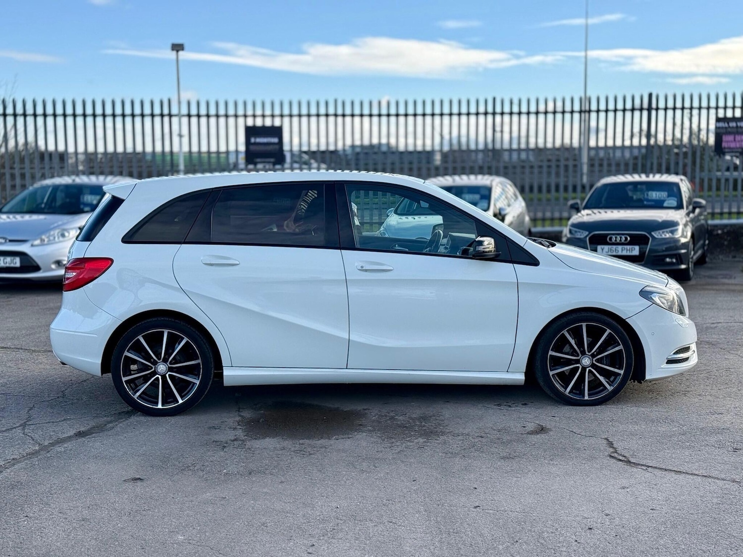 Used Mercedes-Benz B Class 2014 for sale - 76666664: Photo 12