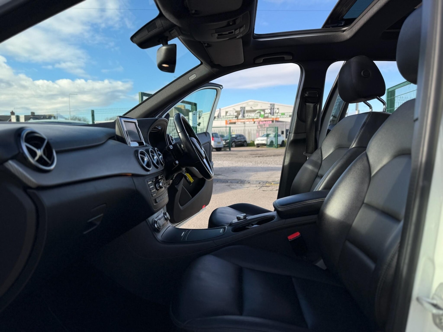 Used Mercedes-Benz B Class 2014 for sale - 76666664: Photo 68