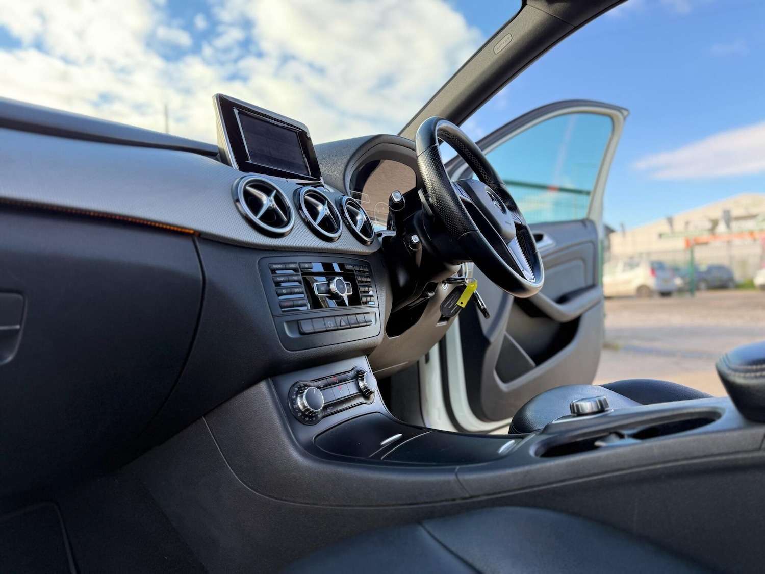 Used Mercedes-Benz B Class 2014 for sale - 76666664: Photo 72