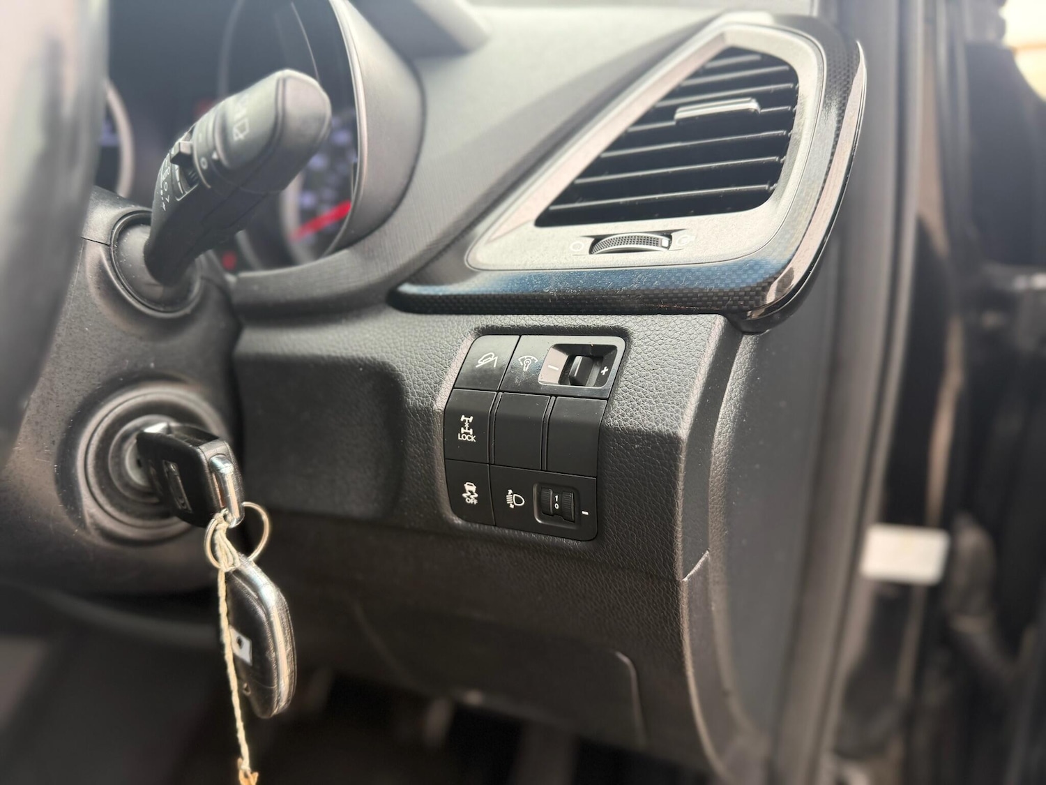 Used Hyundai Santa Fe for sale - 77825171: Photo 36