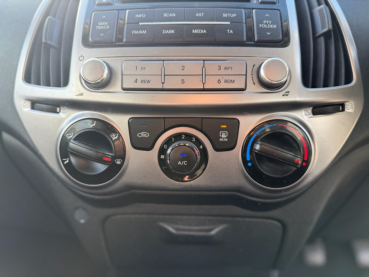 Used Hyundai i20 for sale - 77015670: Photo 40