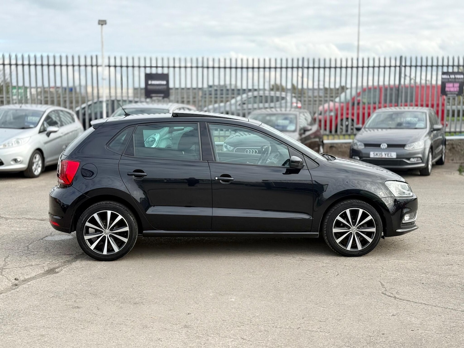 Used Volkswagen Polo 2017 for sale - 76349413: Photo 10