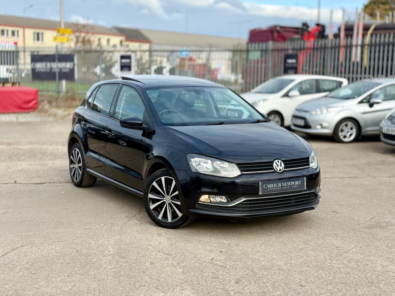 Used Volkswagen Polo 2017 for sale - 76349413: Photo 2