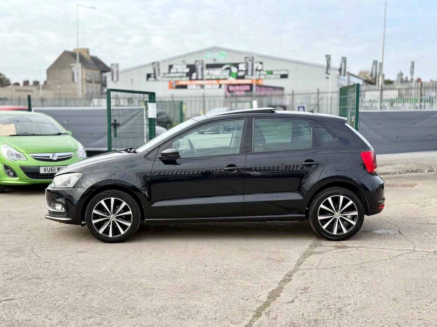 Used Volkswagen Polo 2017 for sale - 76349413: Photo 7