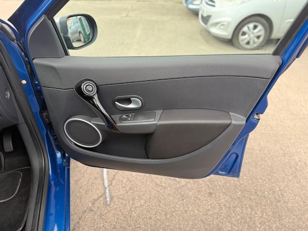 Used Renault Clio 2011 for sale - 75459064: Photo 23