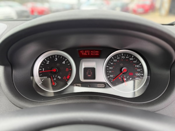 Used Renault Clio 2011 for sale - 75459064: Photo 30