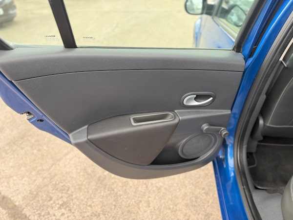 Used Renault Clio 2011 for sale - 75459064: Photo 55