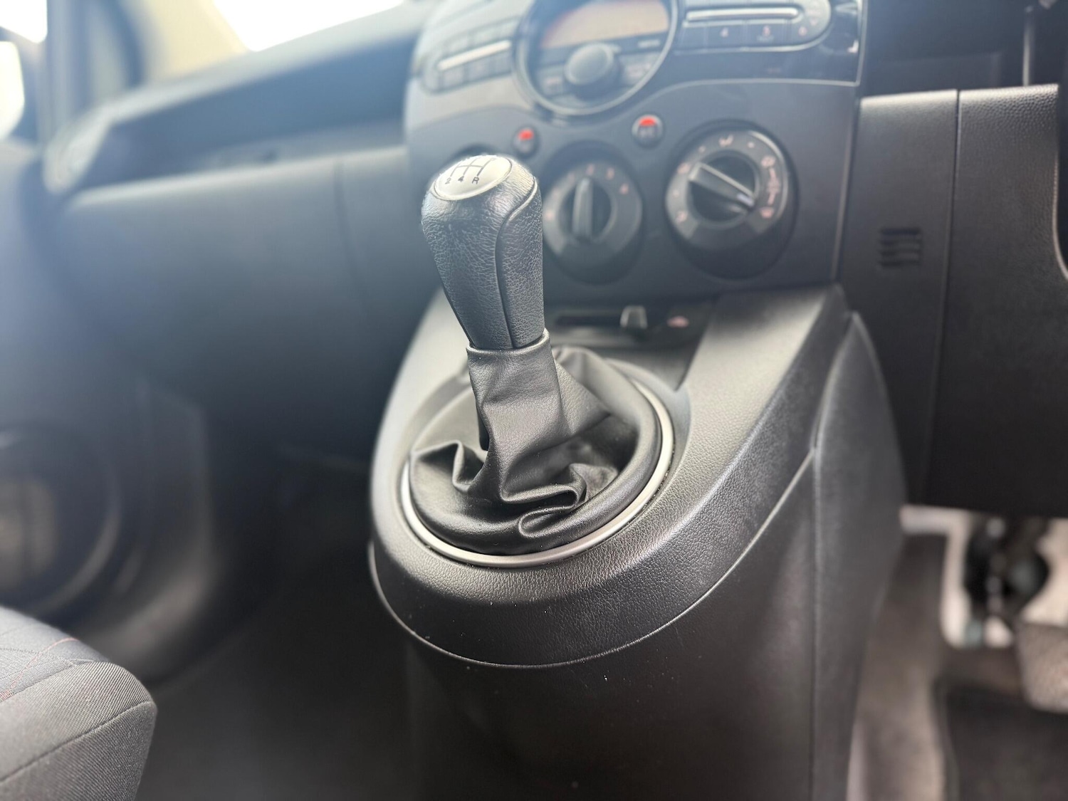 Used Mazda Mazda2 2013 for sale - 76619926: Photo 42